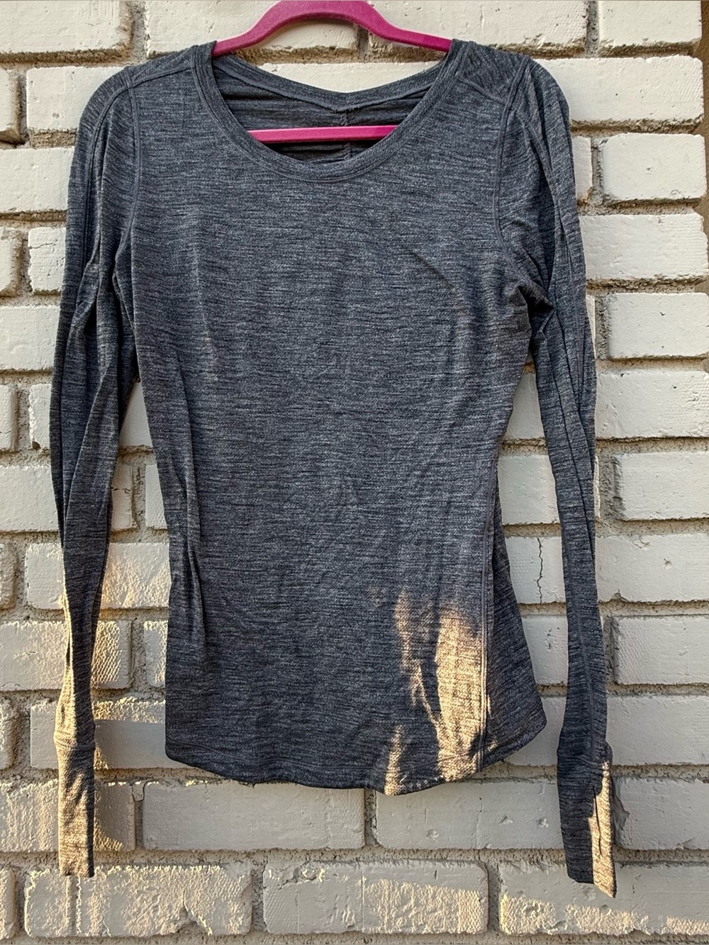 Lululemon Longsleeve Ruched Back T-shirt with Thumbholes in Gray - Size Large